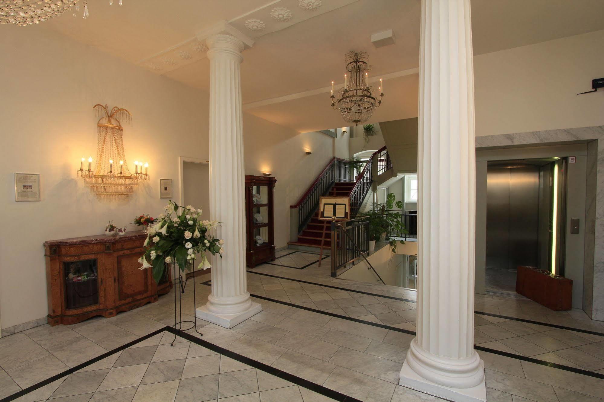 Hotel Prinzenpalais 바트 도베란 외부 사진